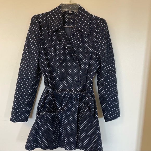 Trench coat Navy with Tan polka dots. Tie belt and two pockets. - Picture 3 of 9